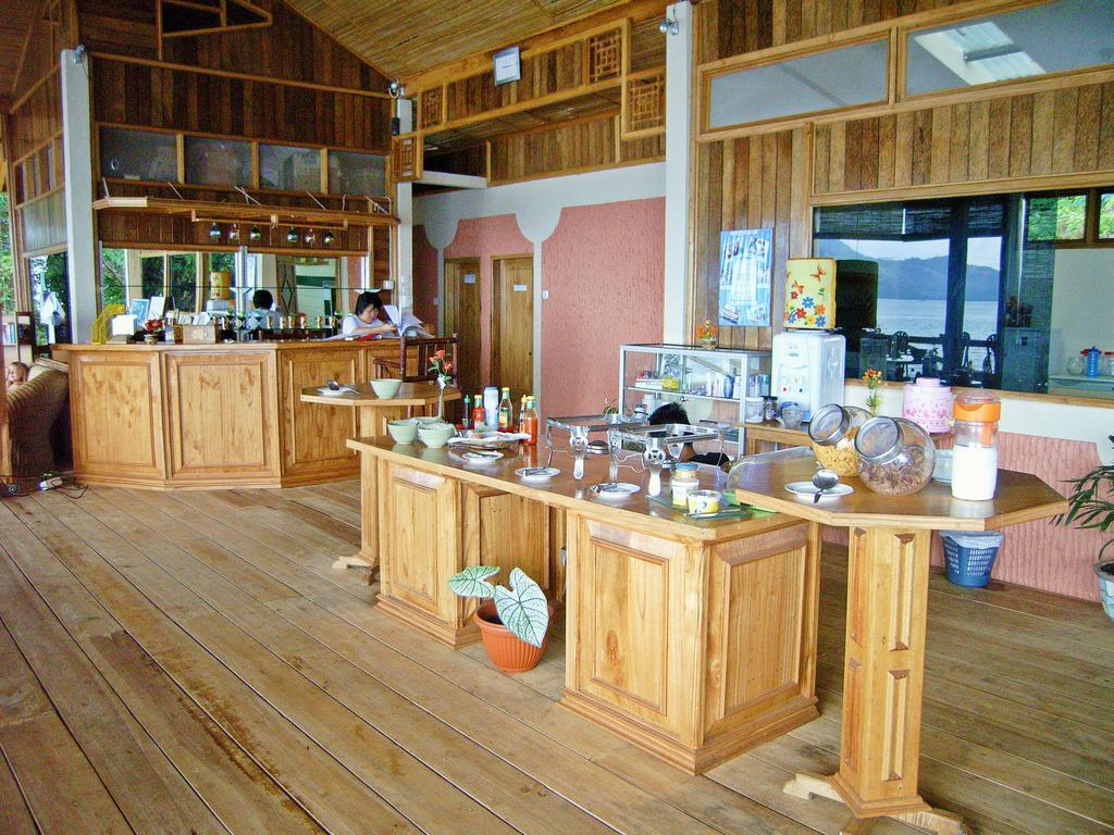 Bunaken Divers Sea Breeze Resort Экстерьер фото