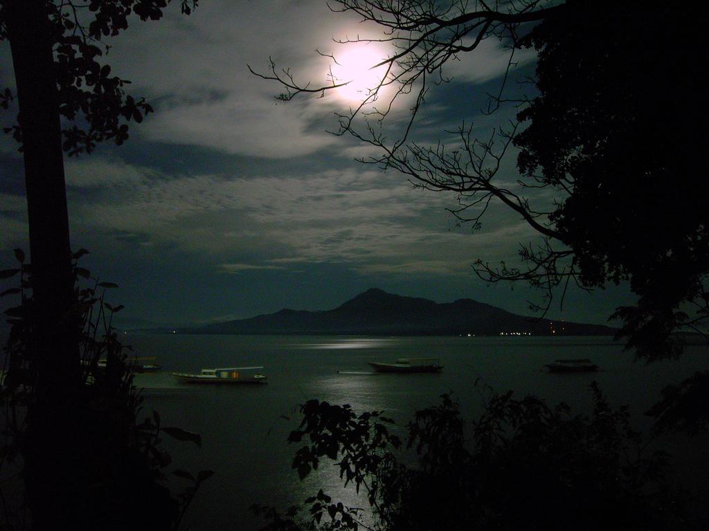 Bunaken Divers Sea Breeze Resort Экстерьер фото