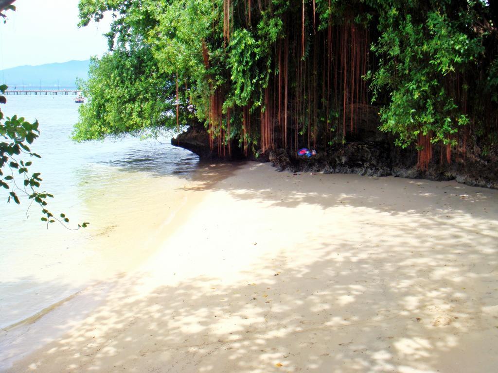 Bunaken Divers Sea Breeze Resort Экстерьер фото